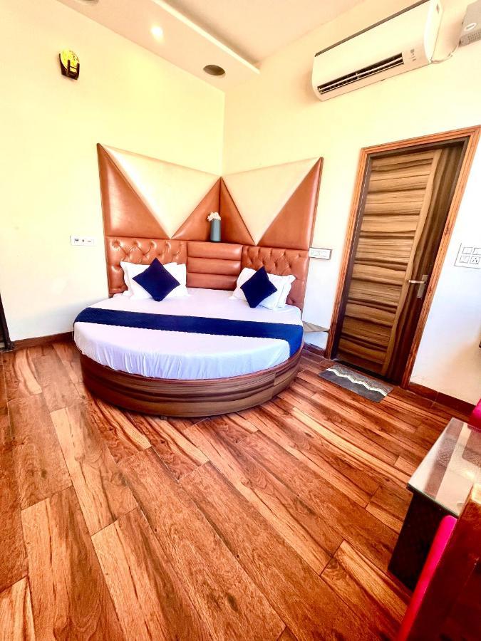Hotel Woodcrest Zirakpur Chandigarh- Best Family Hotel - Luxurious Rooms - Unit Of Sidham Group Exterior photo