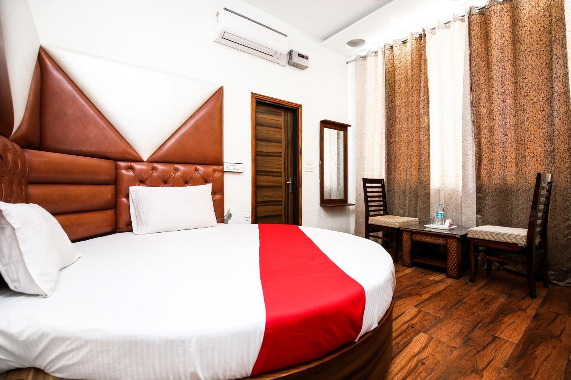 Hotel Woodcrest Zirakpur Chandigarh- Best Family Hotel - Luxurious Rooms - Unit Of Sidham Group Exterior photo